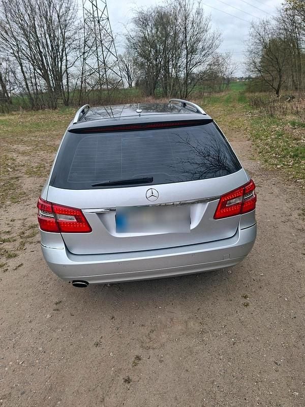 Second-hand Mercedes E250 204 CP (150 kW) 2009 Argintiu Break
