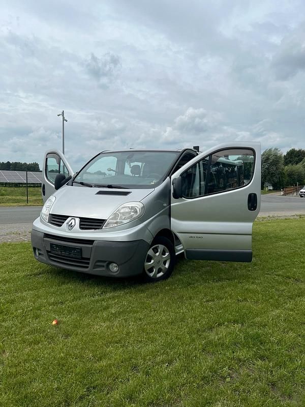 Silber Gebraucht 2010 Renault Traffic Van / Kleinbus | 7.550 € - Bild 1/4