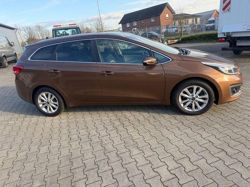 Gebraucht Kia Ceed 136 PS (100 kW) 2017 Braun Kleinwagen