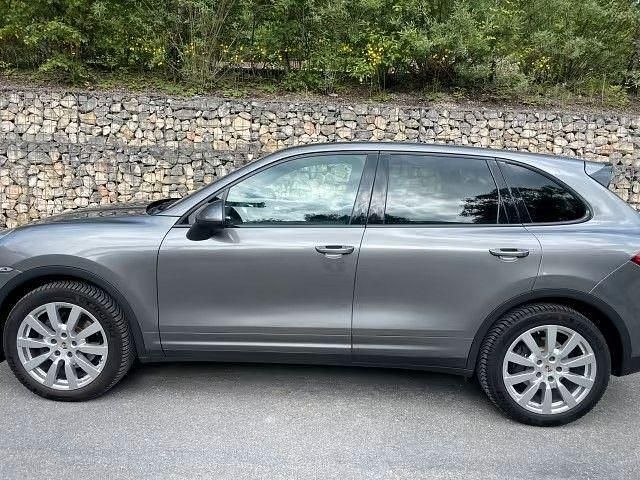 Gebraucht Porsche Cayenne 299 PS (219 kW) 2012 Grau SUV