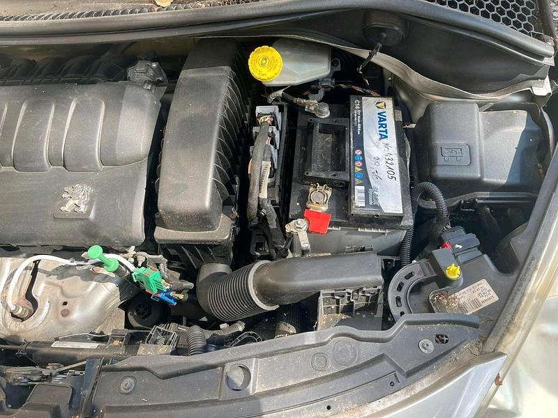 Silber Gebraucht 2006 Peugeot 207 Limousine | 600 € (Superpreis) - Bild 1/4