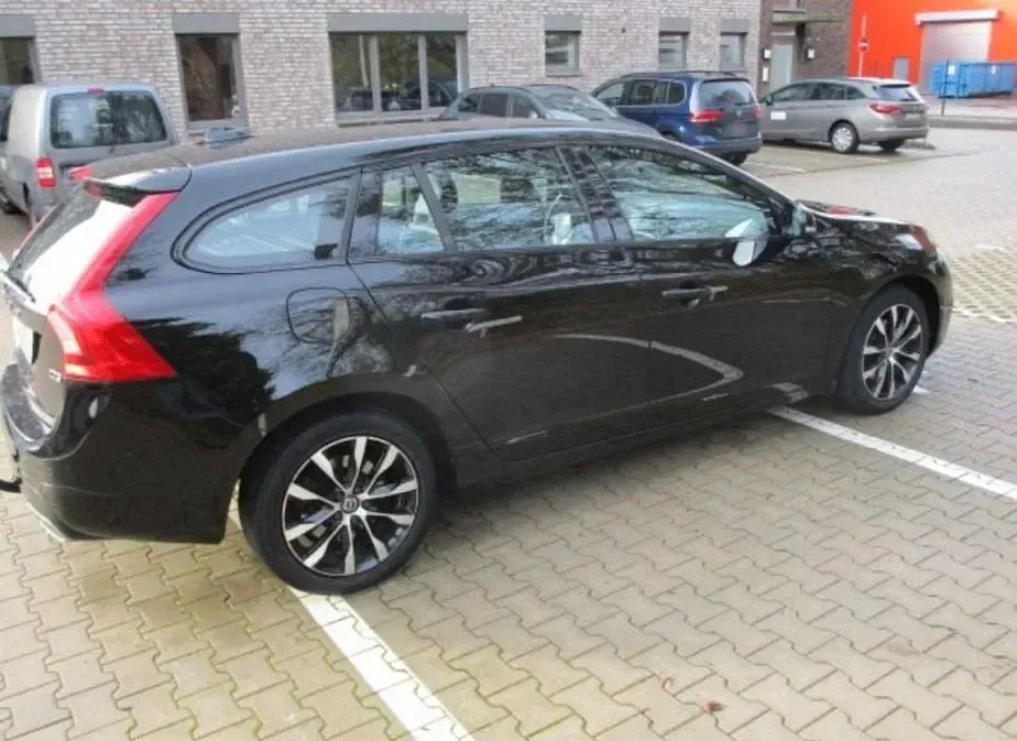 Gebraucht Volvo V60 150 PS (110 kW) 2018 Schwarz Kombi