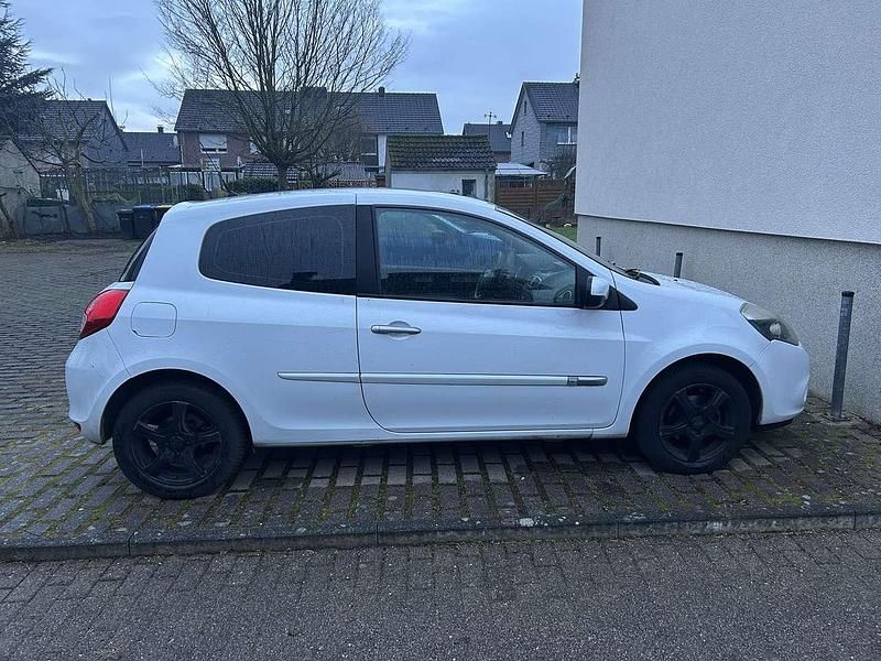 Gebraucht Renault Clio II Dynamique 75 PS (55 kW) 2009 Limousine