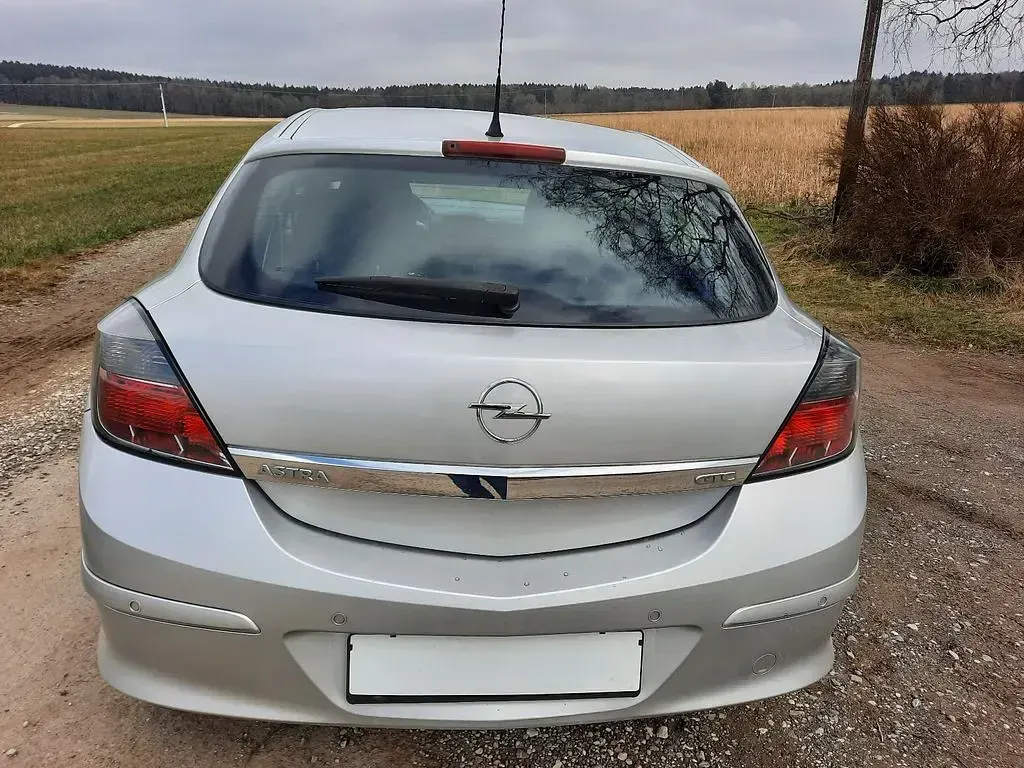 Gebraucht Opel Astra GTC Cosmo 116 PS (85 kW) 2008 Silber Limousine