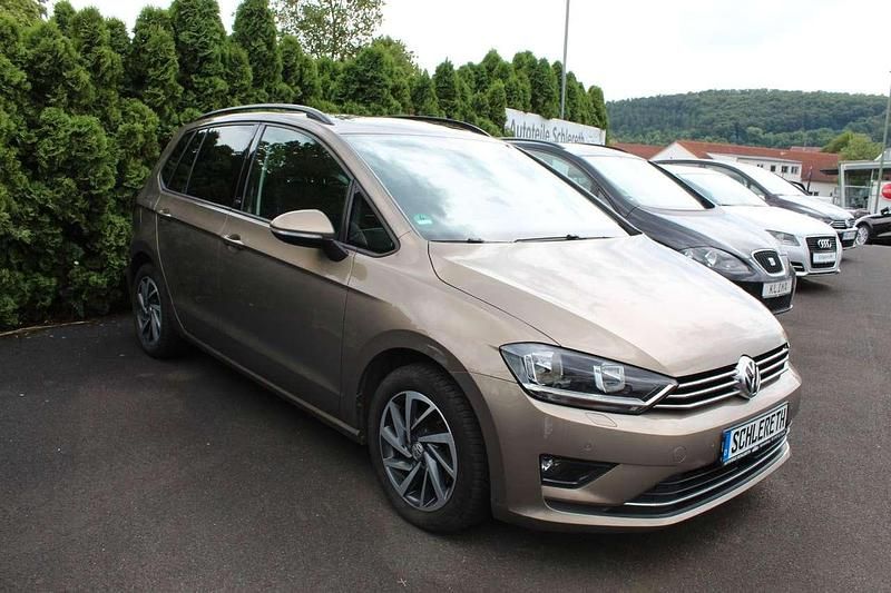 Gebraucht VW Golf VII 110 PS (80 kW) 2017 Pyramid gold metallic Kombi