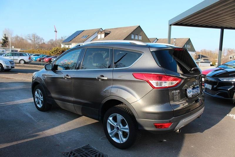 Gebraucht Ford Kuga Titanium 150 PS (110 kW) 2016 Grau SUV