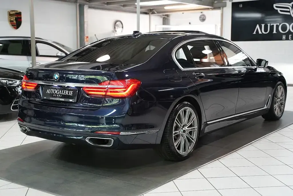 Gebraucht BMW 750L 400 PS (294 kW) 2019 Blau Limousine