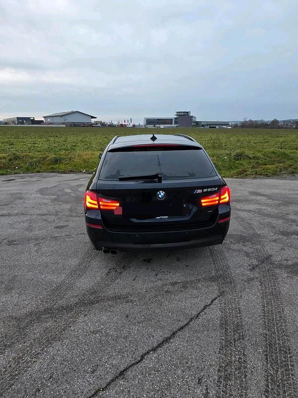 Gebraucht BMW 530 244 PS (179 kW) 2010 Schwarz Kombi