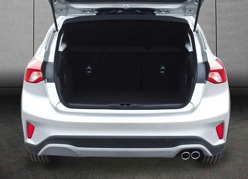 Second-hand Ford Focus Active 125 CP (91 kW) 2019 Argintiu Berlinǎ