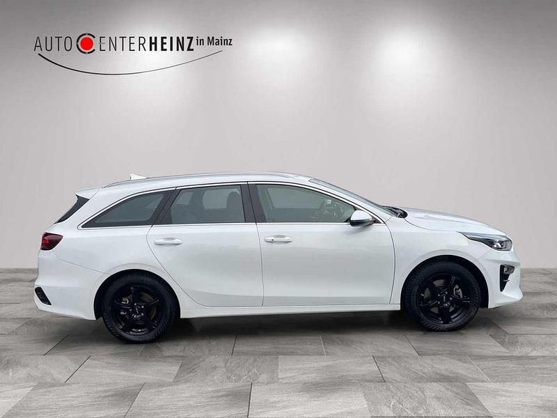 Gebraucht Kia Ceed Spirit 140 PS (102 kW) 2021 Weiß Kleinwagen
