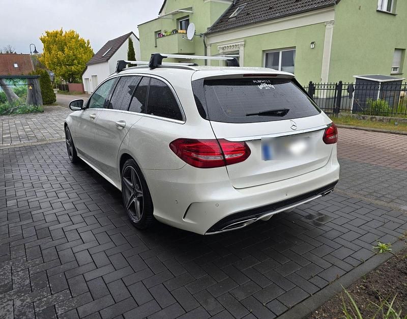 Gebraucht Mercedes C180 AMG line 156 PS (114 kW) 2015 Weiß Kombi