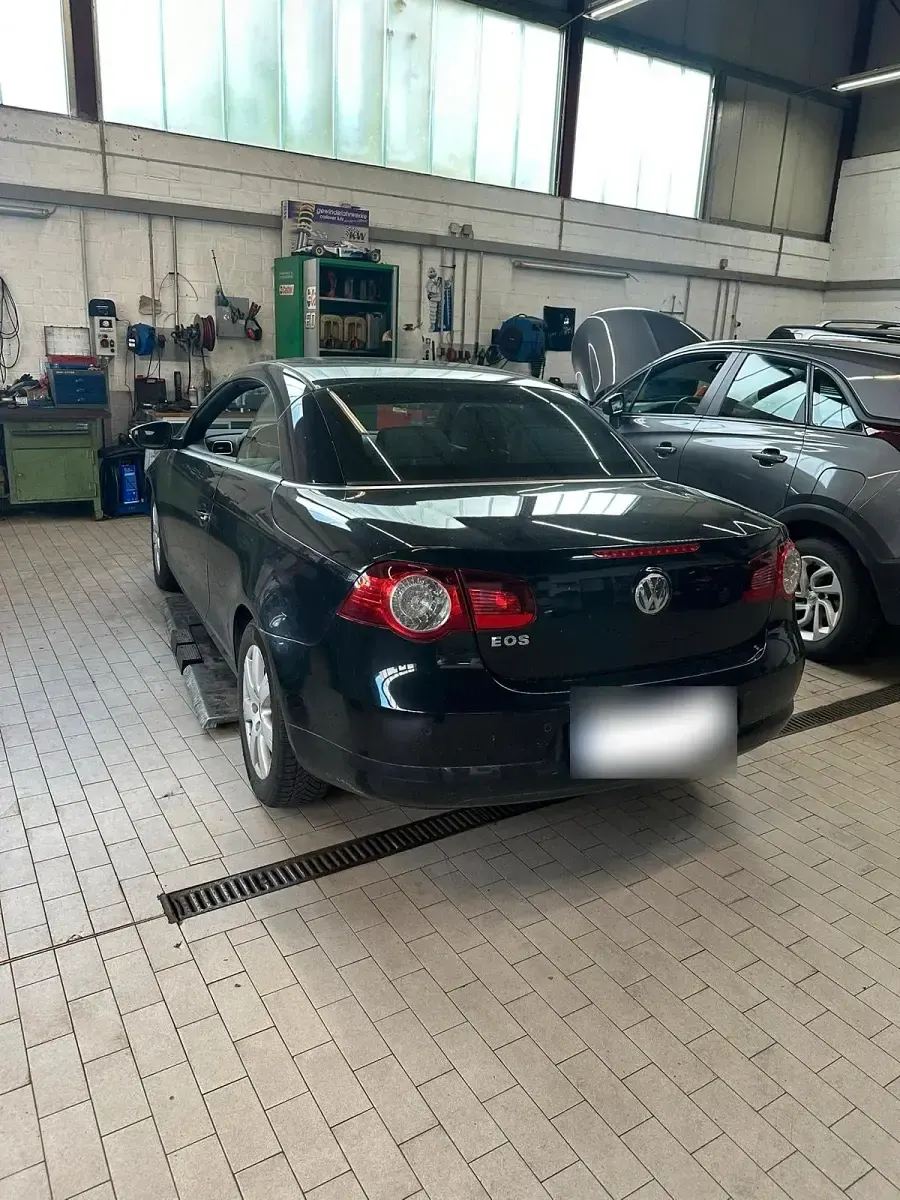 Usata VW Eos 140 CV (102 kW) 2009 Nero Cabrio