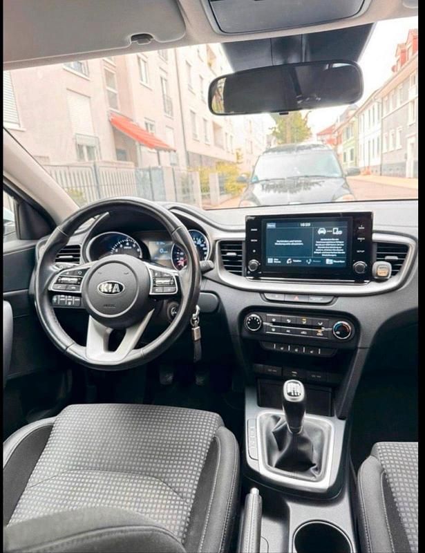 Gebraucht Kia Ceed Edition 7 101 PS (74 kW) 2020 Weiß Kleinwagen
