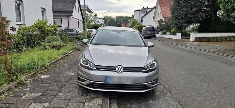 Silber Gebraucht 2020 VW Golf VIII United Kombi | 14.900 € (Superpreis) - Bild 1/4