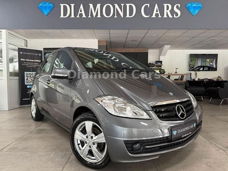 Grau Gebraucht 2012 Mercedes A180 Limousine | 8.999 € (Fairer Preis) - Bild 1/4