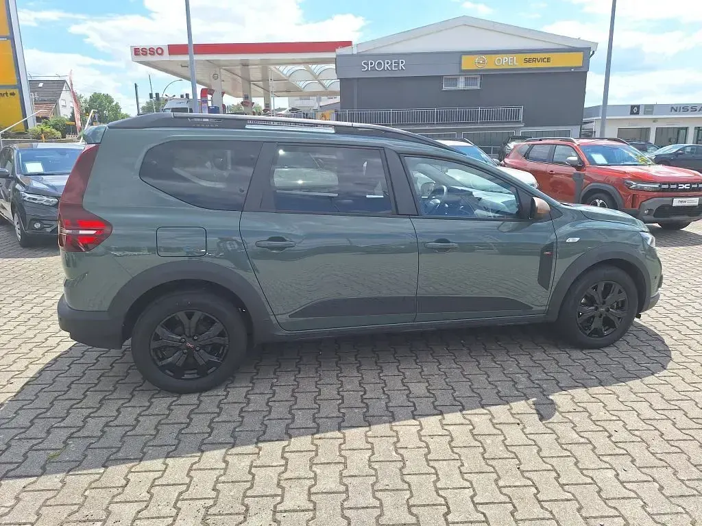 Gebraucht Dacia Jogger Extreme 110 PS (80 kW) 2023 Safarigrüngrau metallic Van / Kleinbus