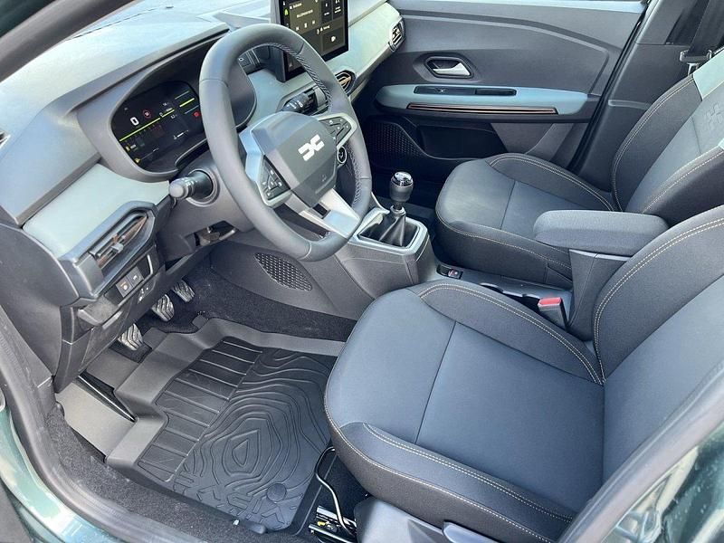 Neu Dacia Sandero Extreme 122 PS (89 kW) 2026 Zedergrün SUV