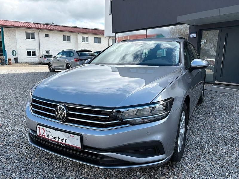 Gebraucht VW Passat Basis 150 PS (110 kW) 2022 Silber Kombi