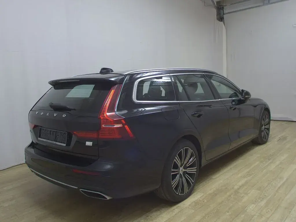 Gebraucht Volvo V60 Inscription 341 PS (250 kW) 2021 Schwarz Kombi