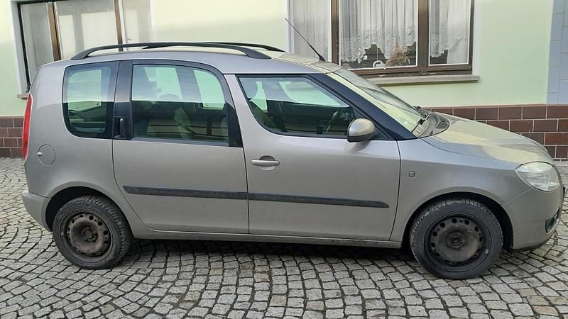 Braun Gebraucht 2010 Skoda Roomster Van / Kleinbus | 1.850 € - Bild 1/4