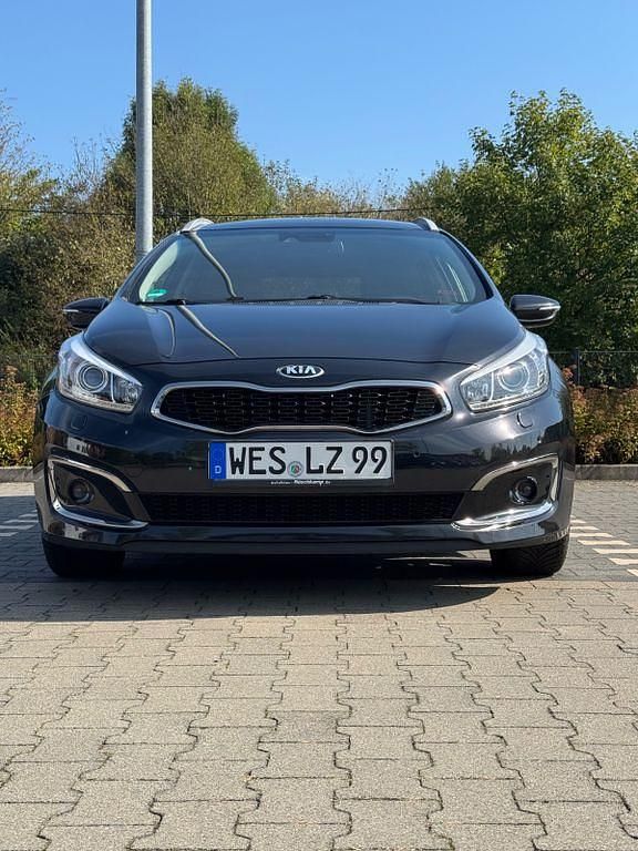 Schwarz Gebraucht 2016 Kia Ceed Sportswagon Platinum Kombi | 8.900 € (Guter Preis) - Bild 1/4