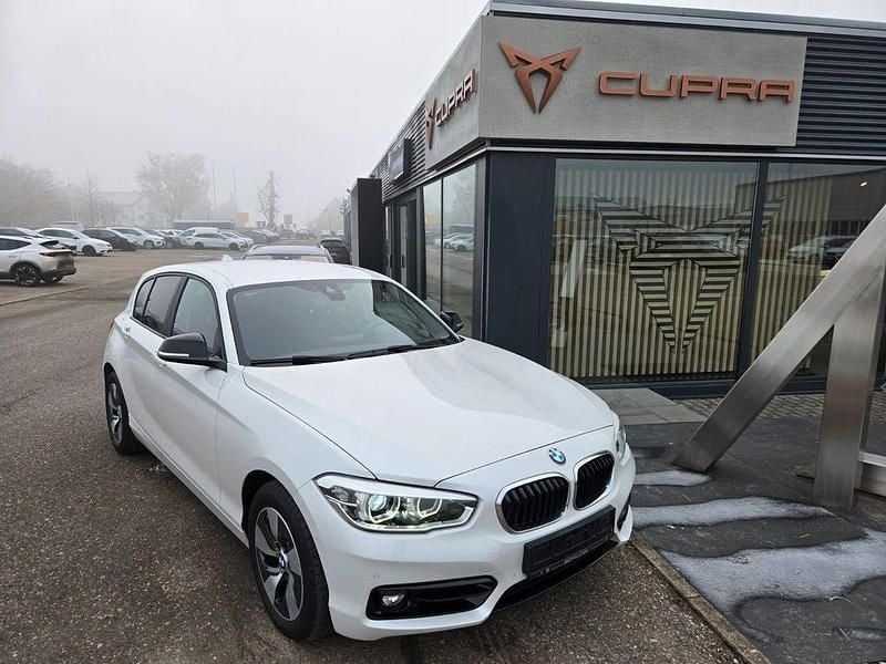 Weiß Gebraucht 2015 BMW 118 Sport Line Kleinwagen | 14.490 € (Fairer Preis) - Bild 1/4