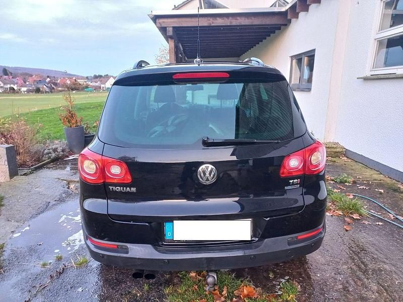 Gebraucht VW Tiguan Trendline 122 PS (89 kW) 2011 Schwarz SUV