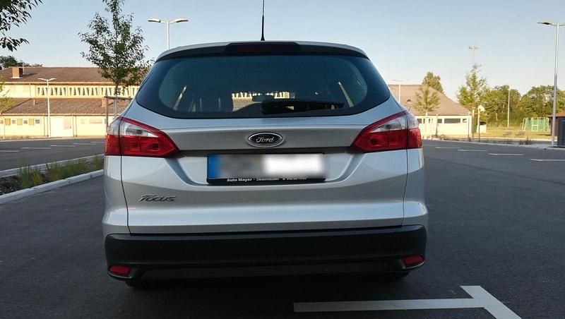 Gebraucht Ford Focus Trend 105 PS (77 kW) 2012 Silber Kombi