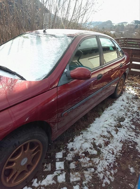 Gebraucht Renault Laguna 105 PS (77 kW) 1998 Rot Limousine