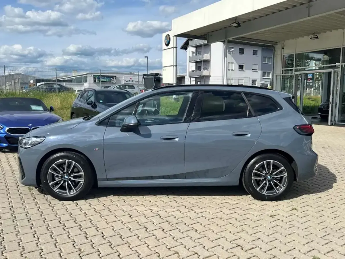 Gebraucht BMW 220 Active Tourer Performance 170 PS (125 kW) 2025 Storm bay metallic Van / Kleinbus