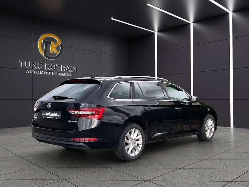 Używany Skoda Superb Style 150 KM (110 kW) 2017 Czarny Kombi