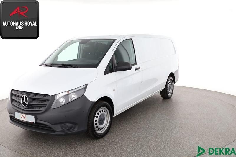 Weiß Gebraucht 2021 Mercedes Vito Van / Kleinbus | 28.880 € (Superpreis) - Bild 1/4