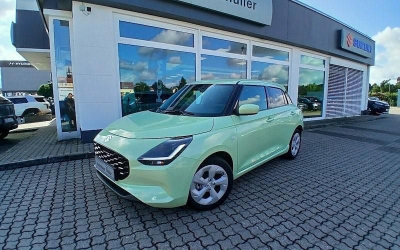 Neu Suzuki Swift Comfort 83 PS (61 kW) 2025 Gelb Kleinwagen