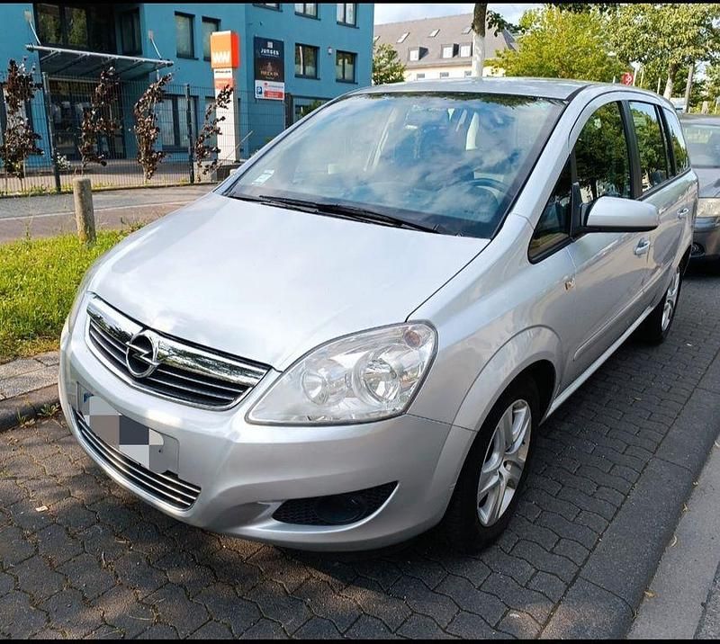 Gebraucht Opel Zafira Edition 150 PS (110 kW) 2009 Silber Van / Kleinbus