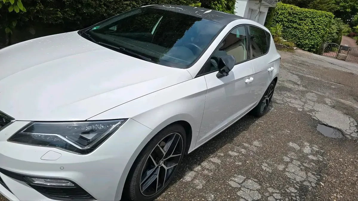 Używany Seat Leon 105 KM (77 kW) 2017 Biały Sedan/Limuzyna