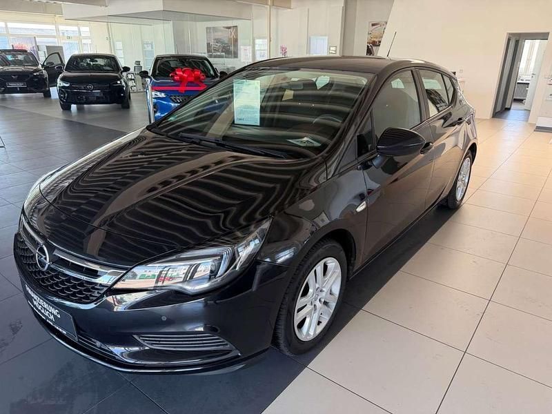 Gebraucht Opel Astra Edition 105 PS (77 kW) 2015 Schwarz Limousine