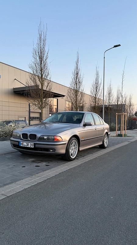 Silber Gebraucht 1998 BMW 523 Limousine | 3.500 € (Fairer Preis) - Bild 1/4