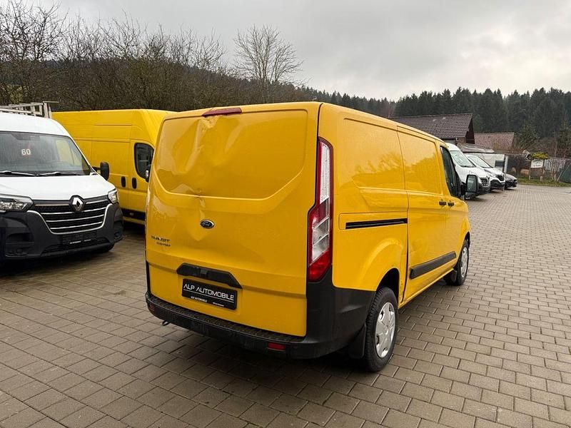 Second-hand Ford Transit Custom 131 CP (96 kW) 2020 Galben Monovolum
