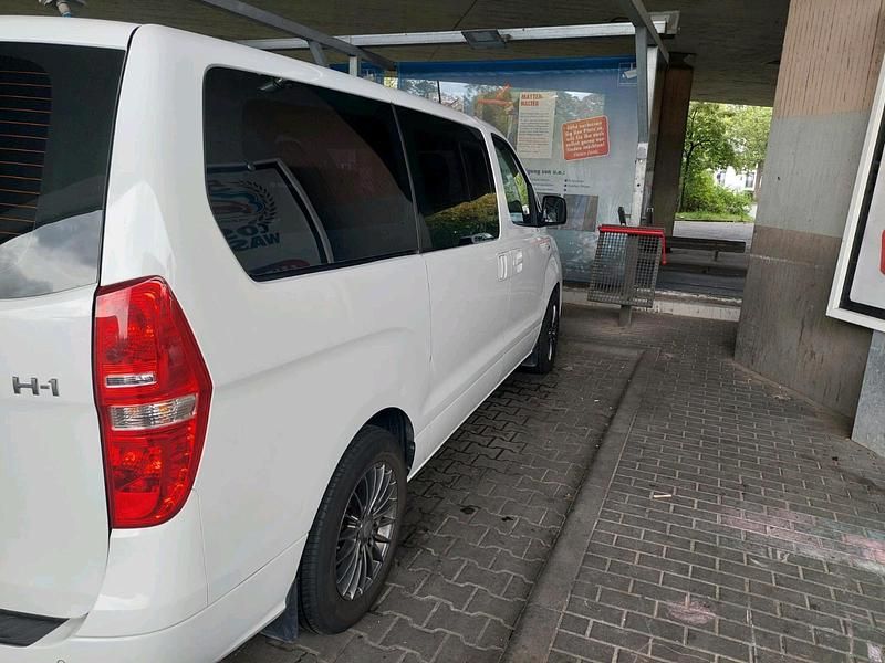 Gebraucht Hyundai H-1 170 PS (125 kW) 2013 Weiß Van / Kleinbus