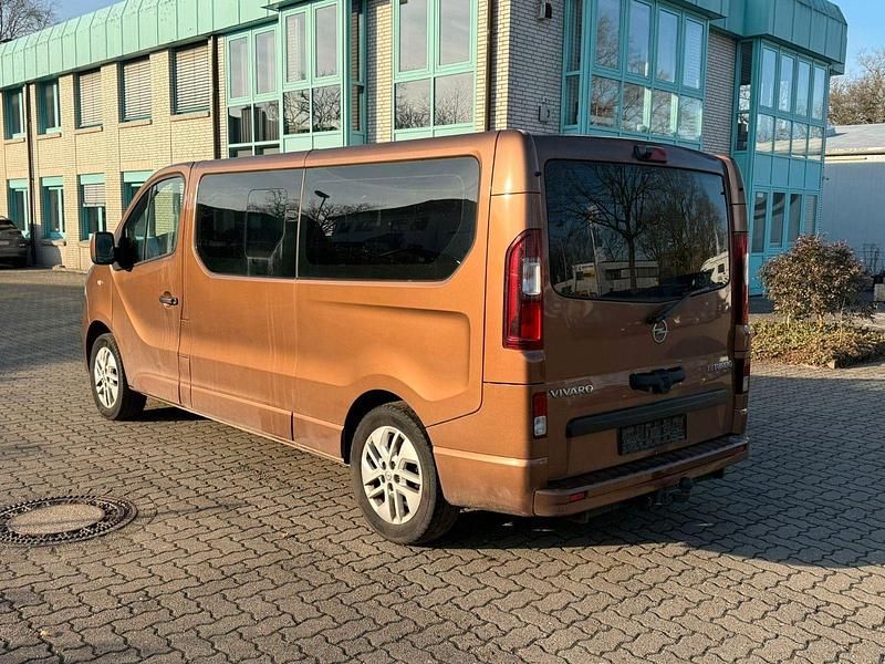 Gebraucht Opel Vivaro 145 PS (106 kW) 2017 Braun Van / Kleinbus