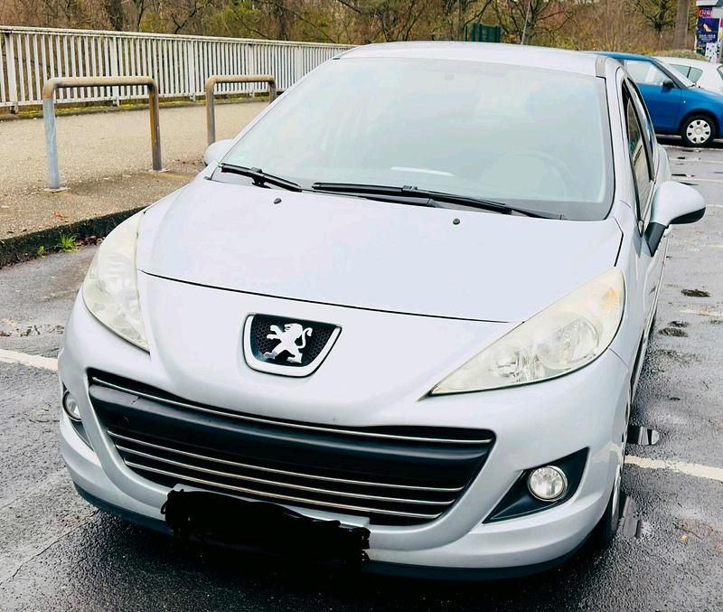 Silber Gebraucht 2010 Peugeot 207 Limousine | 2.890 € (Etwas zu teuer) - Bild 1/4