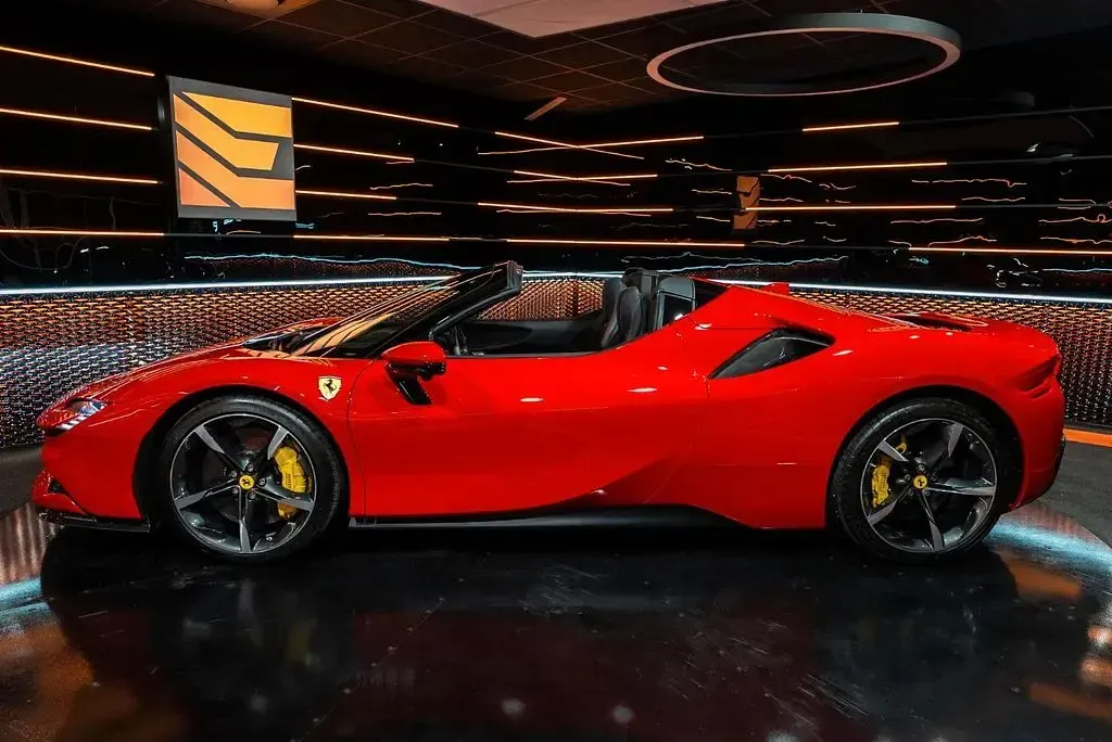 Gebraucht Ferrari SF90 999 PS (734 kW) 2023 Rot Cabrio