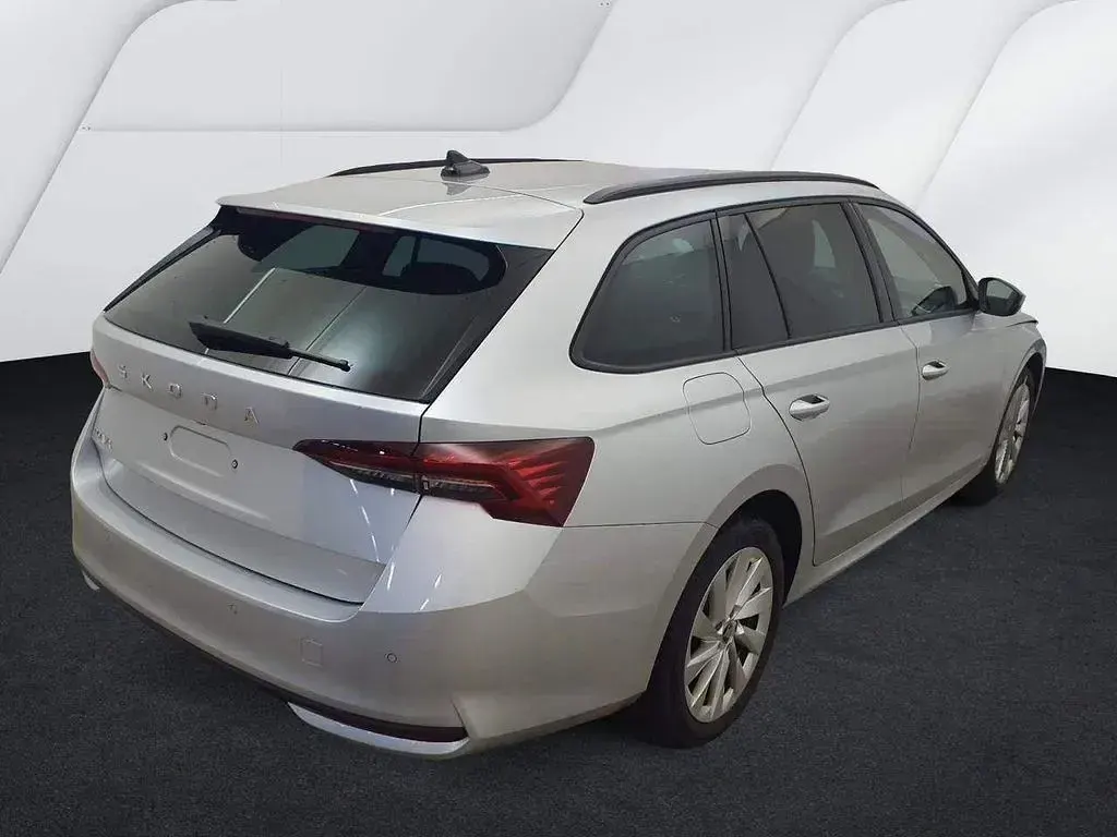 Gebraucht Skoda Octavia Drive 150 PS (110 kW) 2025 Silber Kombi