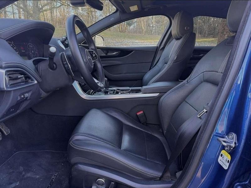 Gebraucht Jaguar XE R-Dynamic 250 PS (183 kW) 2021 Limousine