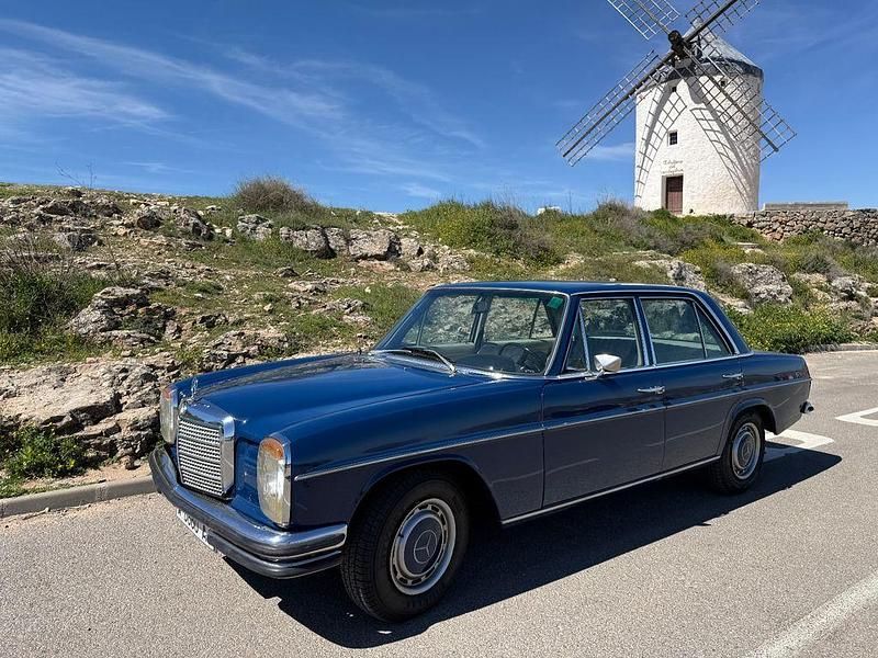 Blau Gebraucht 1974 Mercedes 250 Limousine | 10.500 € - Bild 1/4