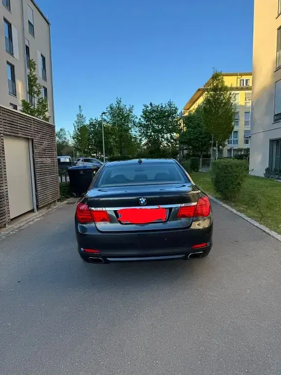 Gebraucht BMW 740 306 PS (225 kW) 2011 Schwarz Limousine