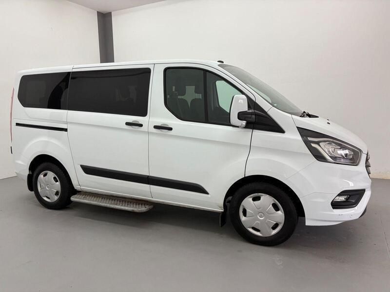 Weiß Gebraucht 2018 Ford Transit Custom Kombi | 16.999 € (Teuer) - Bild 1/4