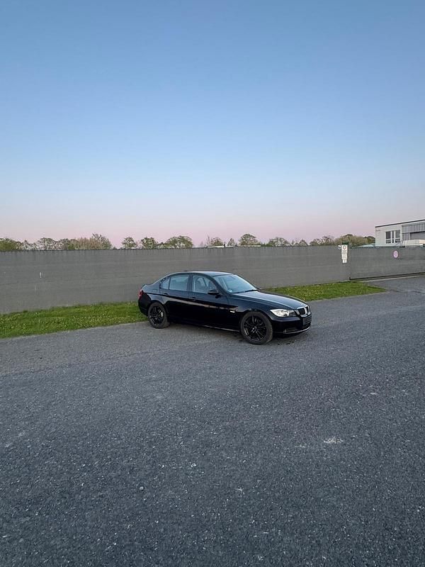 Brugt BMW 318 2008 Sort Sedan