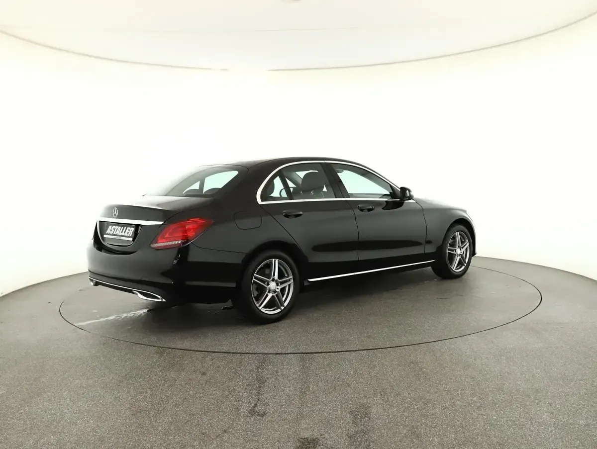 Gebraucht Mercedes C180 Avantgarde 156 PS (114 kW) 2019 Obsidianschwarz metallic (metallic) Limousine