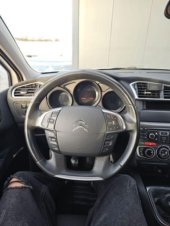 Gebraucht Citroën C4 SELECTION 120 PS (88 kW) 2012 Weiß Limousine